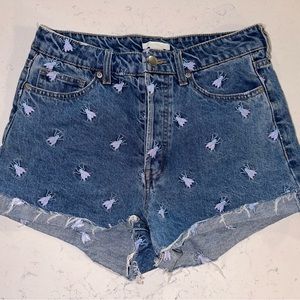 Super cute, mom-esque, high rise denim shorts!